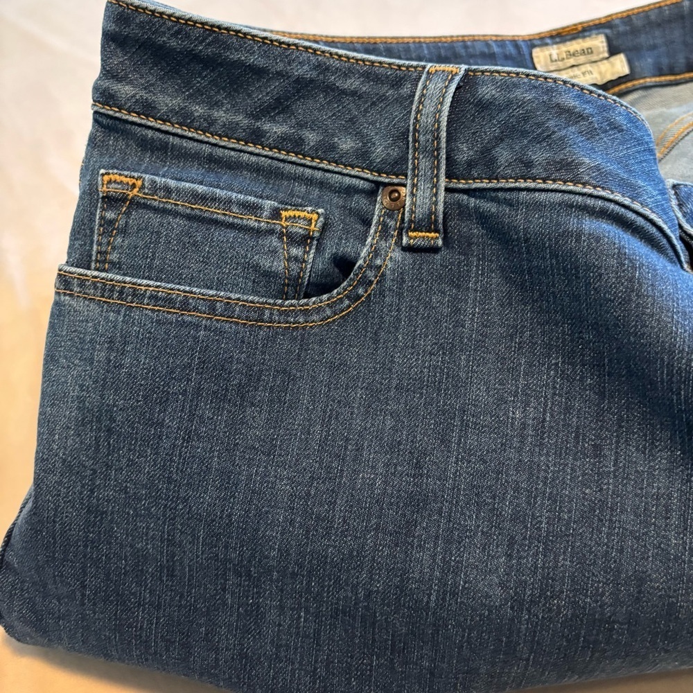 L.L. Bean Women's Straight Leg Classic Fit Blue Jeans - Picture 7 of 9